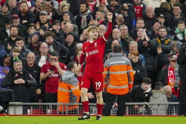 Harvey Elliott merayakan golnya ke gawang Luton Town di pekan ke-26 Premier League 2023/24 di Anfield, Kamis (22/02/2024) dini hari WIB. (c) AP Photo/Jon Super